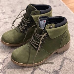 Brand New SWISS+ Army Green Women’s Hiking Boots!
